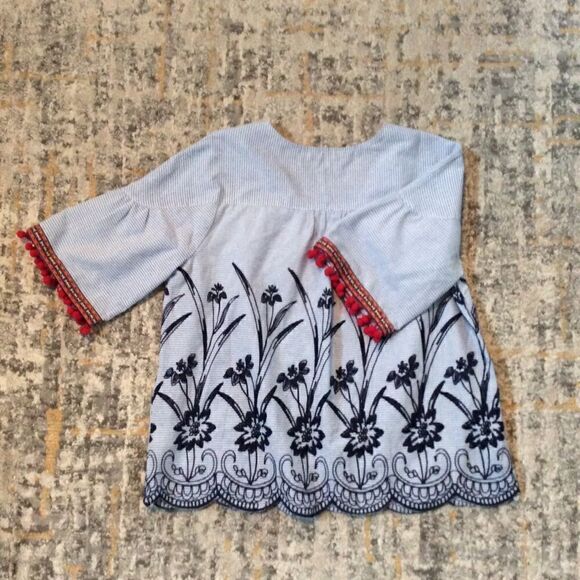 SKIES ARE BLUE SUPER CUTE EMBROIDERED TOP! SIZE S - Picture 9 of 9